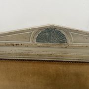 Paire de lits de style Directoire en hetre rechampi XX siècle