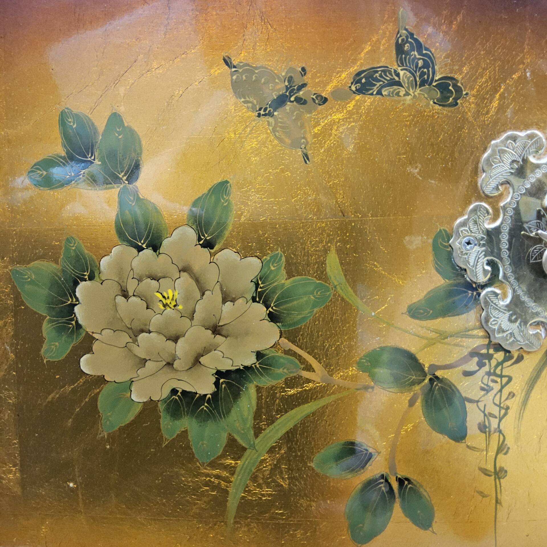 Vintage Chinese cabinet with gold leaf, flowers and birds (bar cabinet)