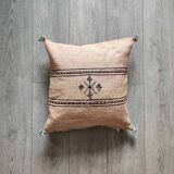 Beige Berber cushion with cotton pompom