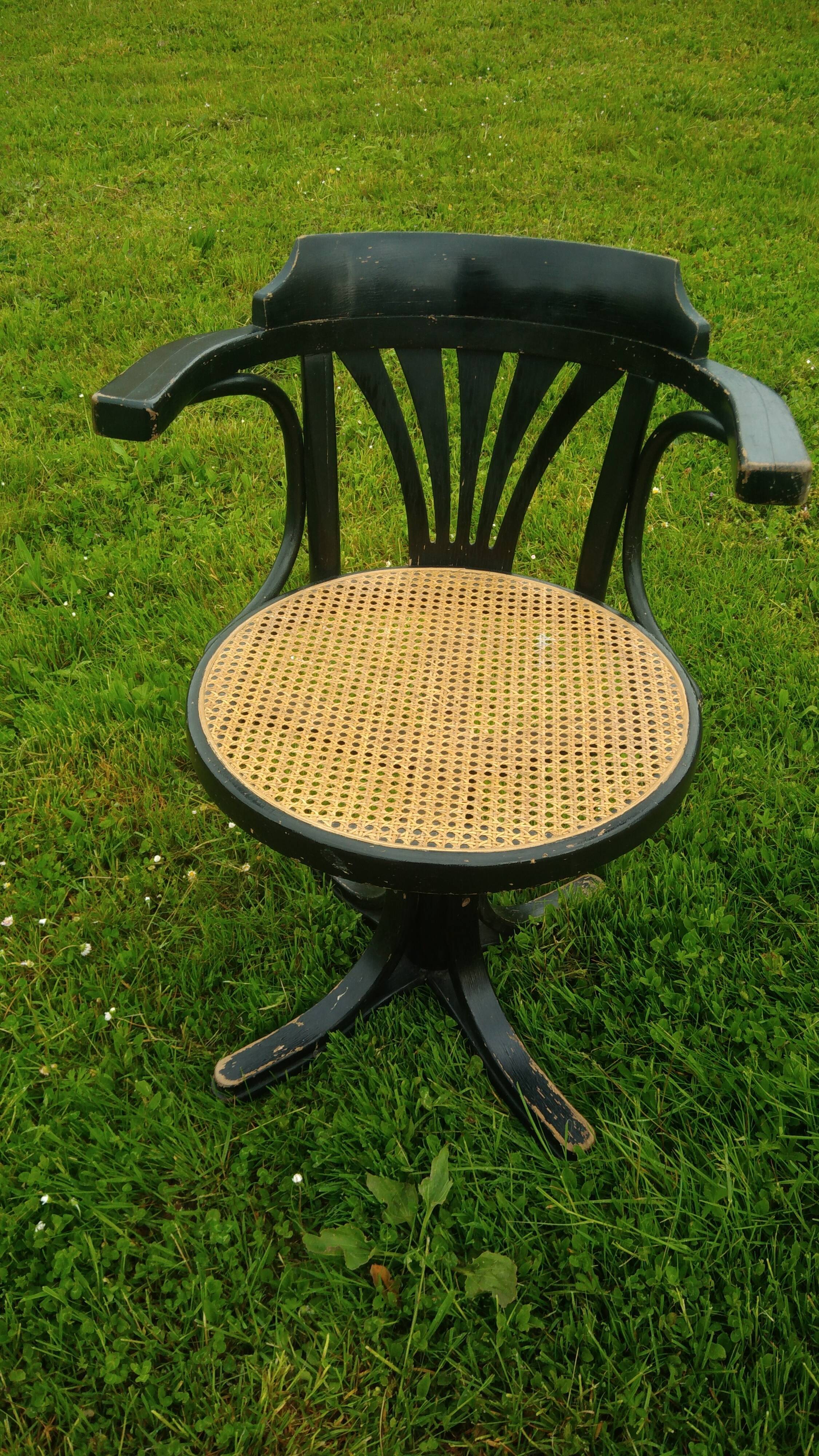 Swivel office armchair Thonet