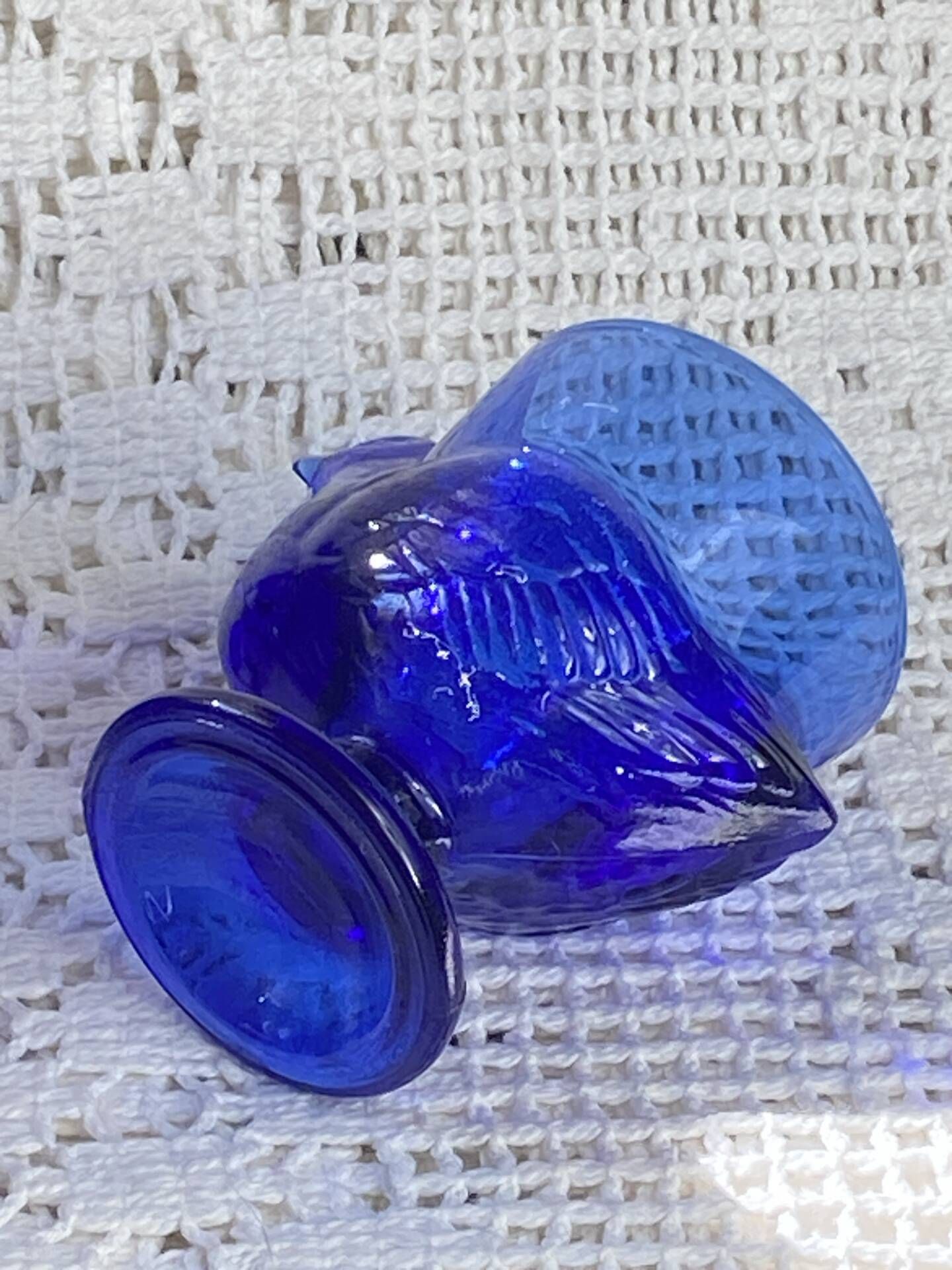 Coquetiers poussin en verre bleu cobalt 