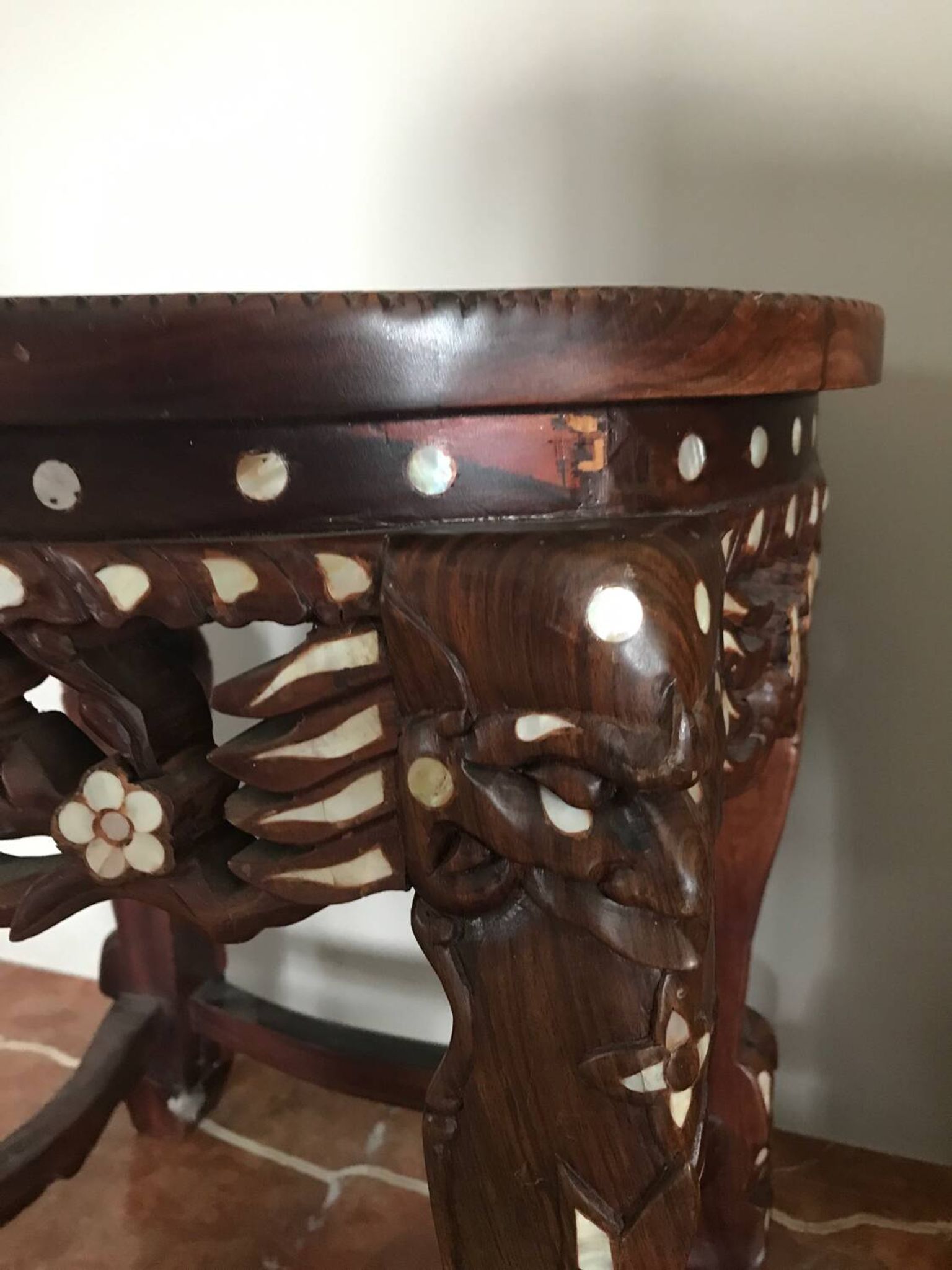Mother-of-pearl china side table