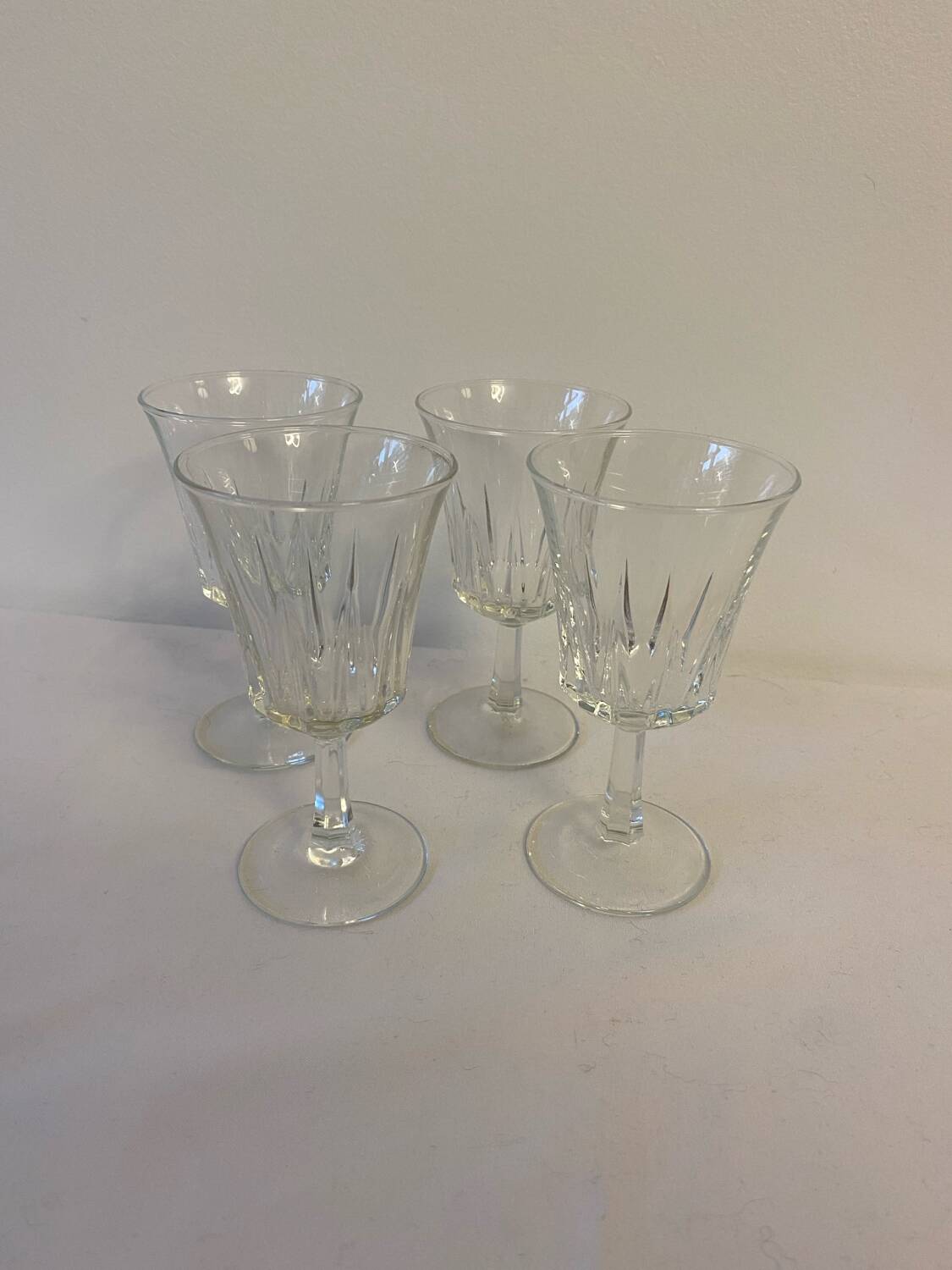 Set of 4 small stemmed glasses