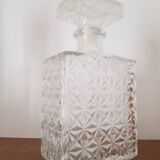 Carafe in chiseled glass
