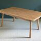 Table basse en bois brut de forme libre
