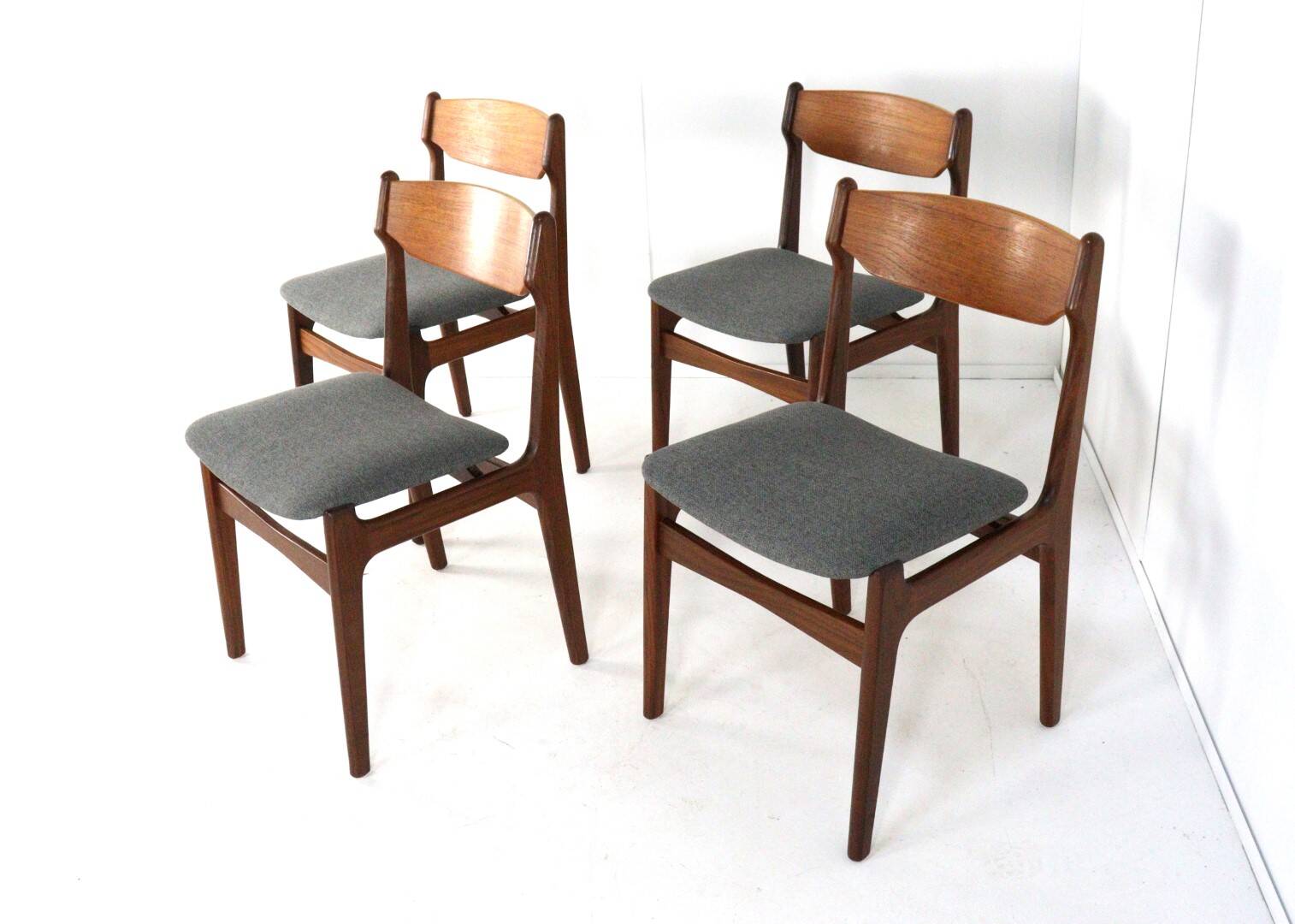 Very nice and solid set of 4 vintage teak chairs - Findahl.
