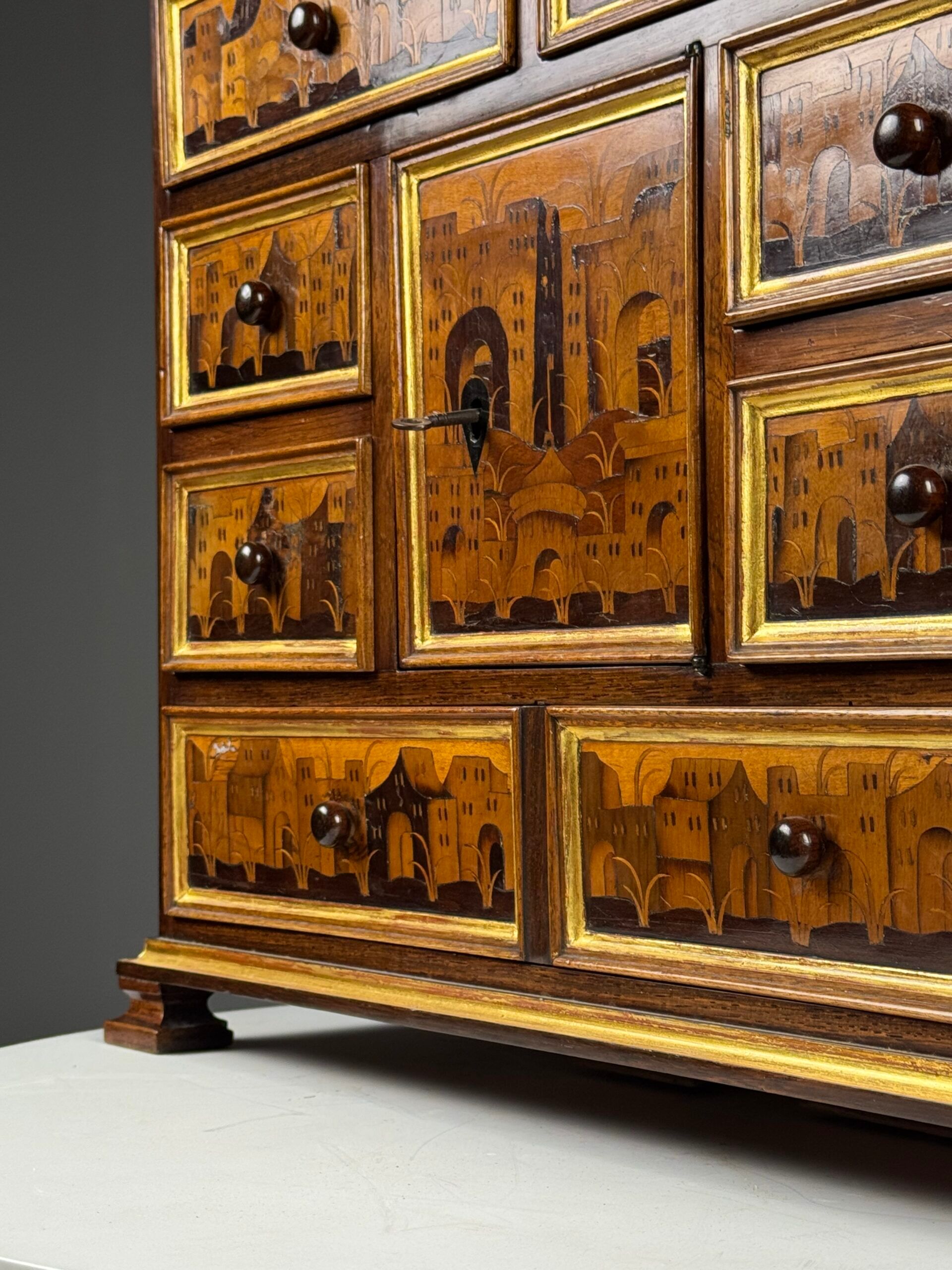 Cabinet d'art en marqueterie allemande