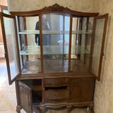 English style display case