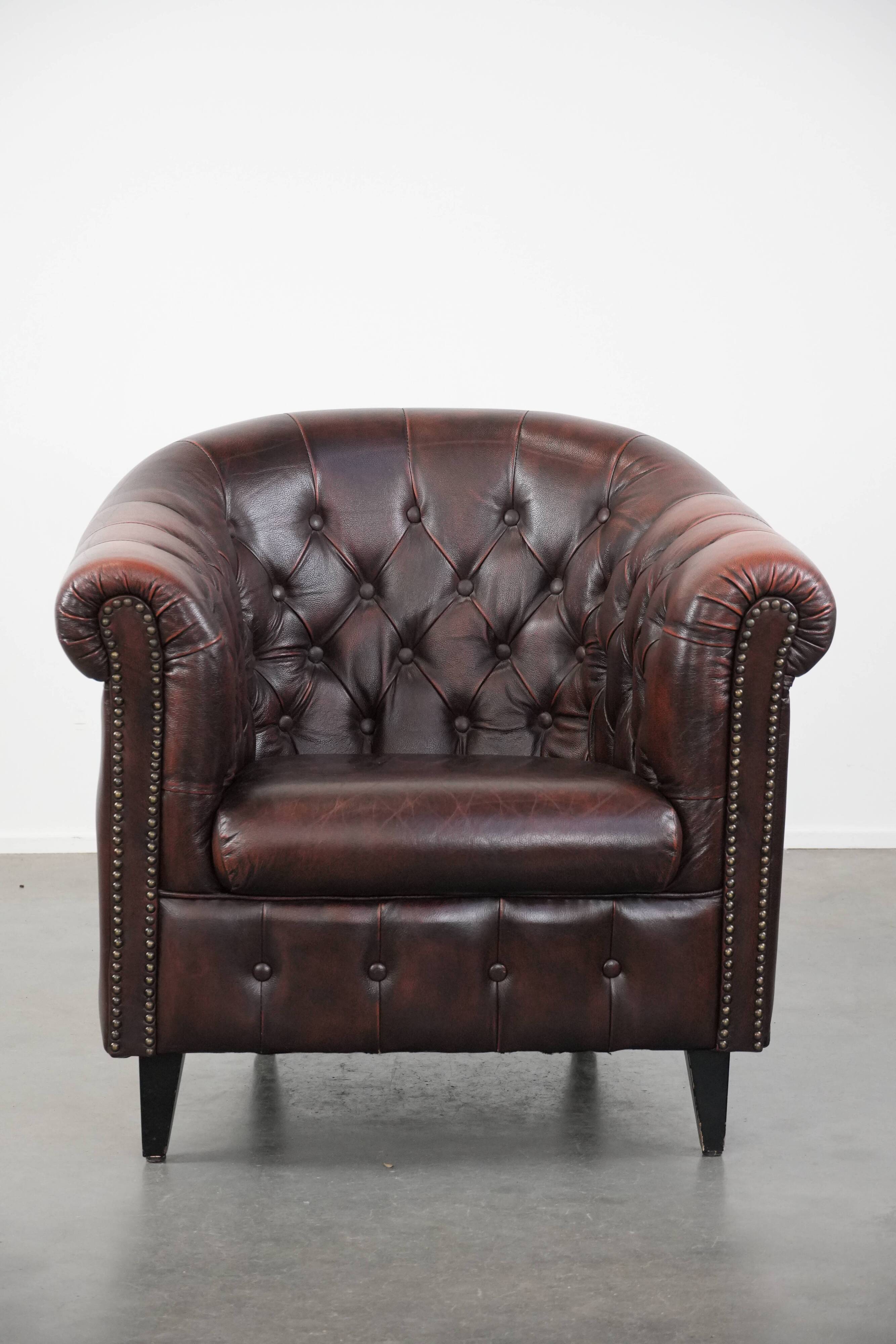 Classic English-style Chesterfield club armchair in cowhide leather