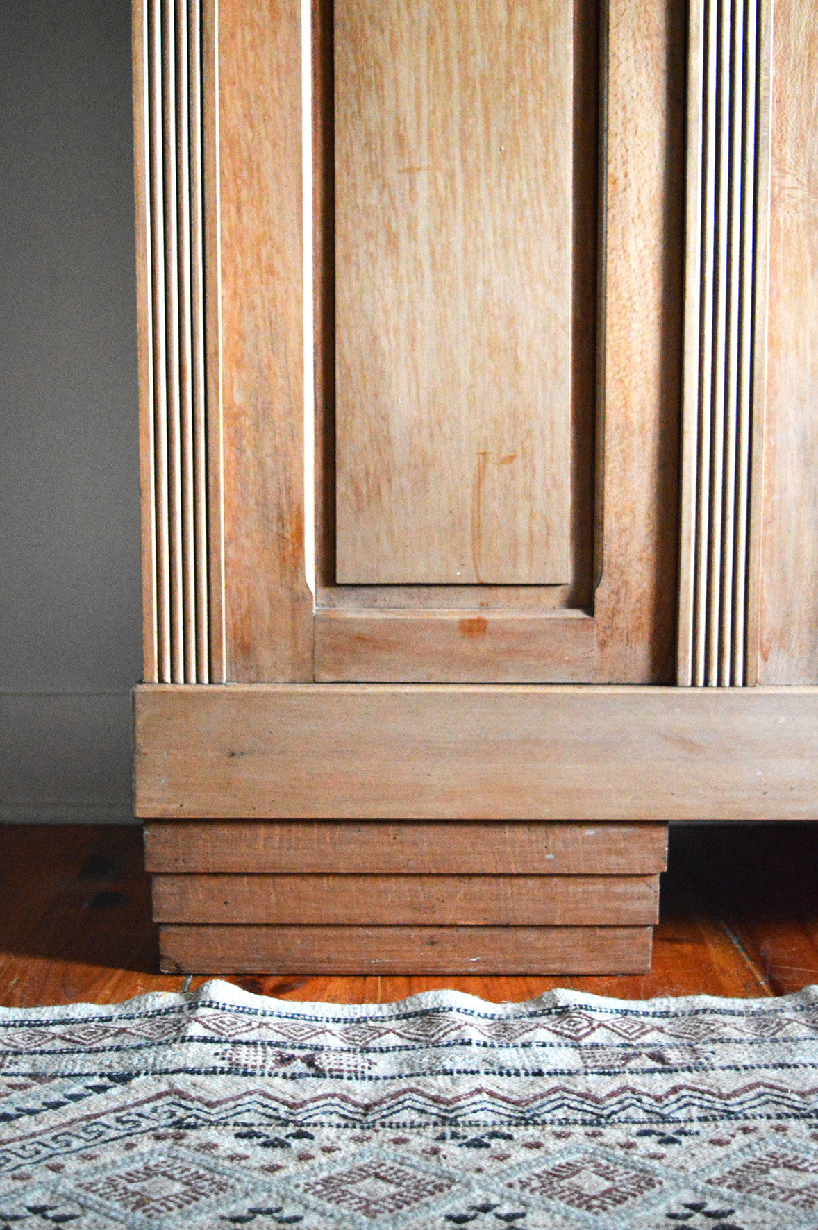 Armoire Art Déco bois clair