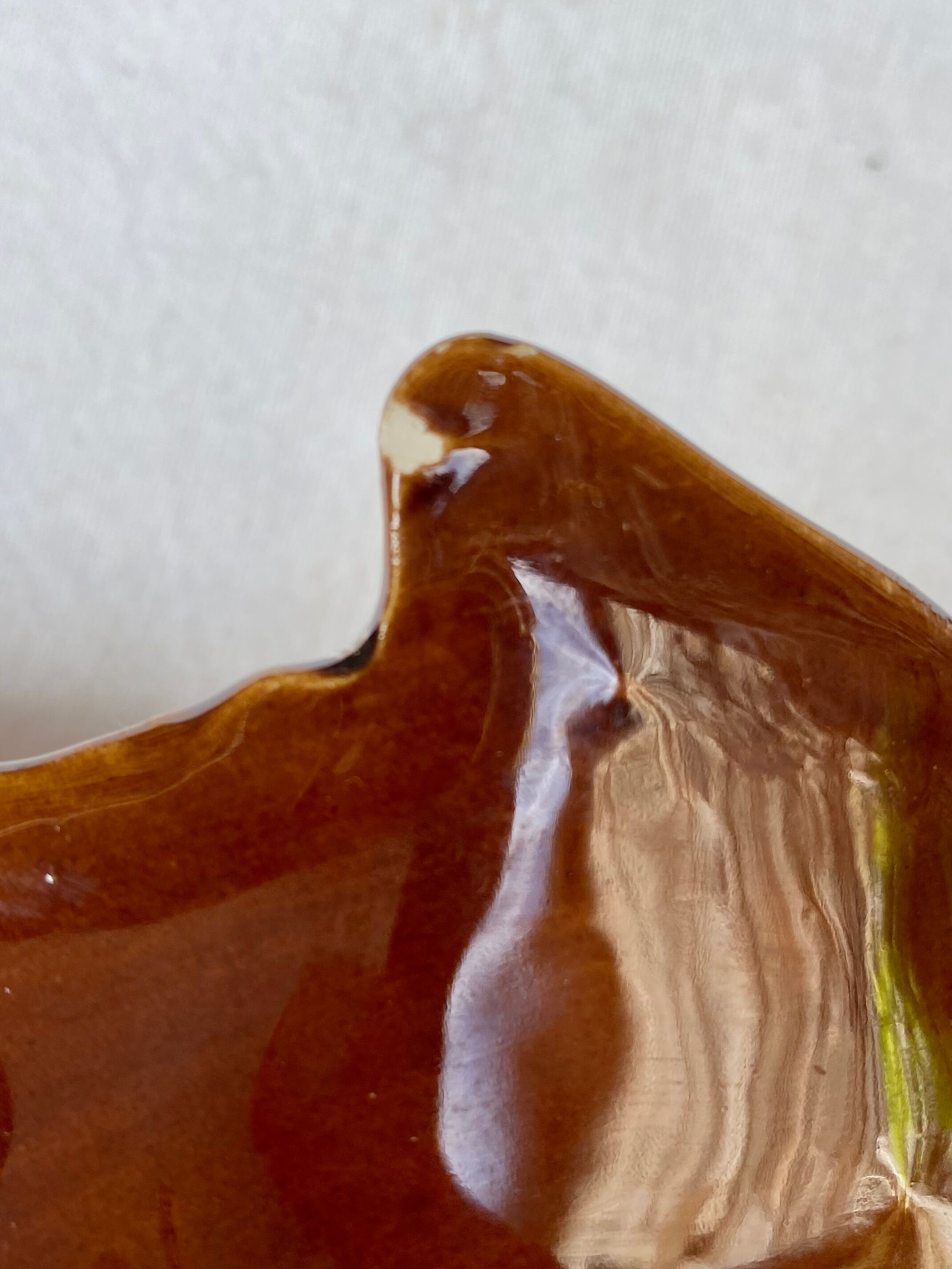 Empty Vallauris leaf-shaped pocket