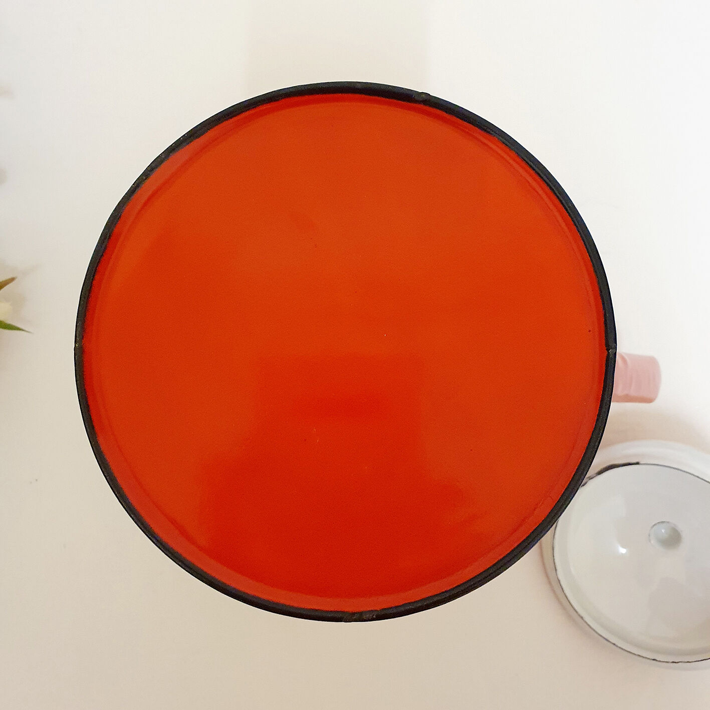 Red enamelled sheet metal coffee maker