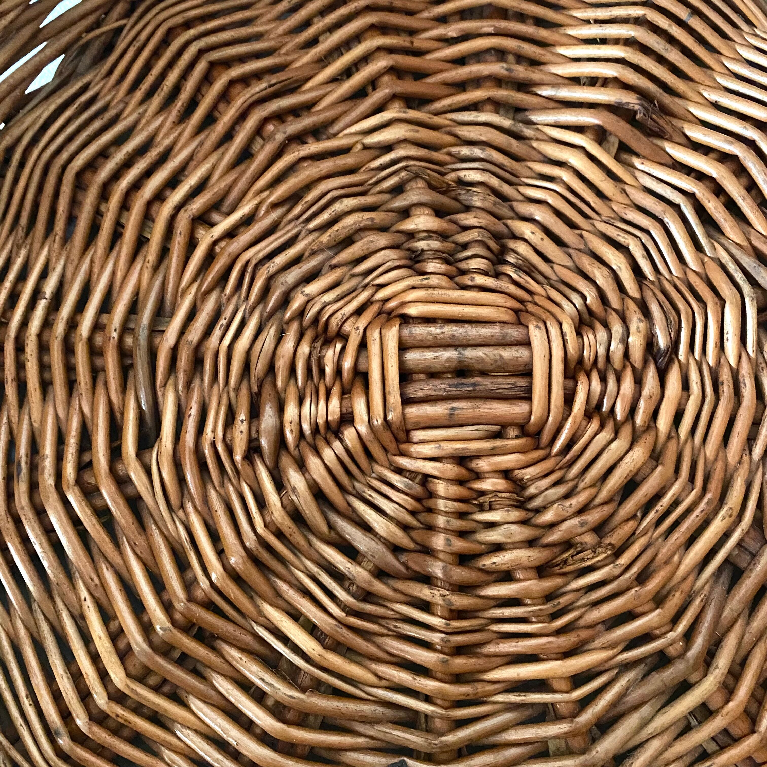 Woven wicker cat basket
