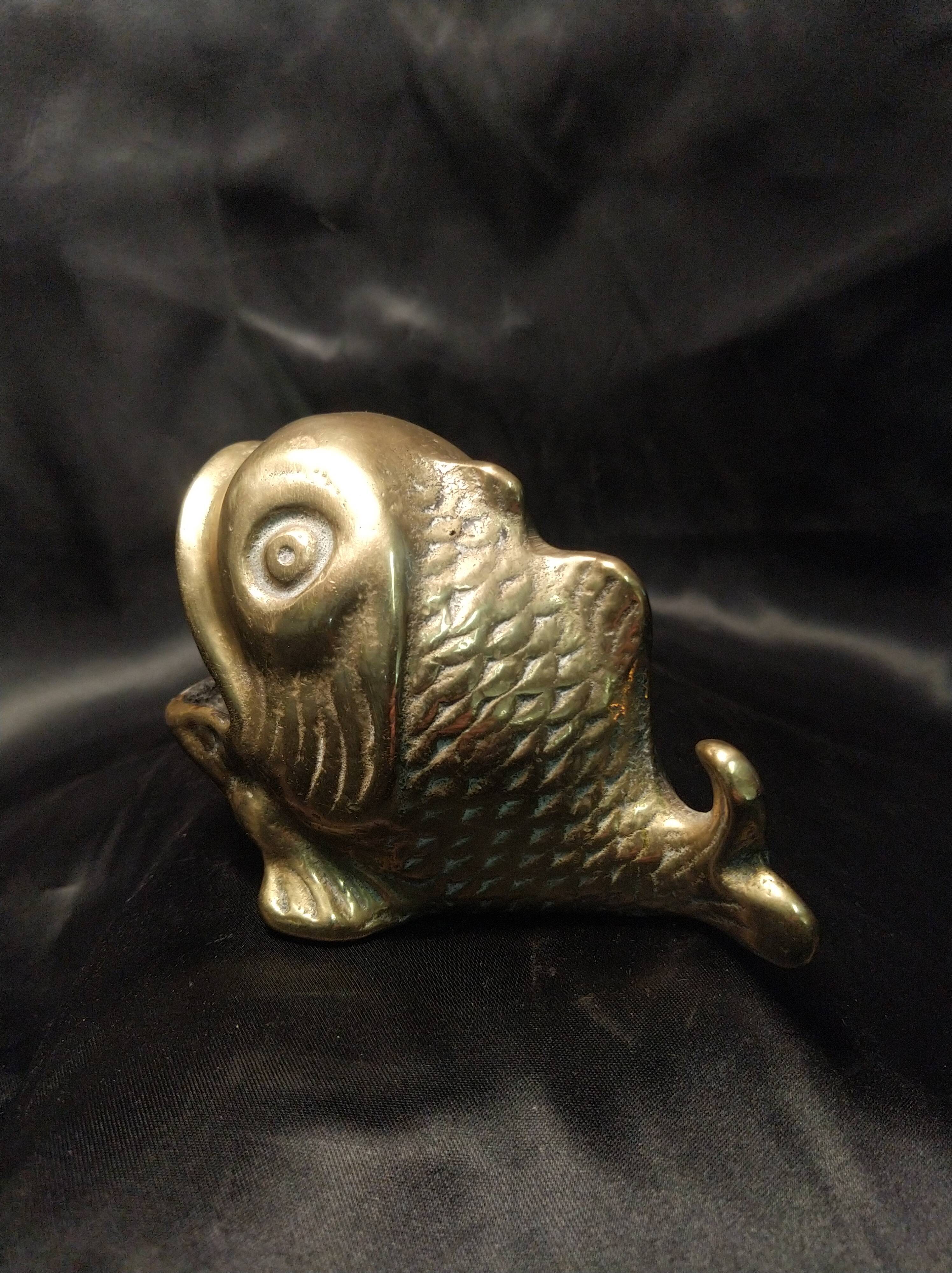 Empty pocket fish in gilded bronze