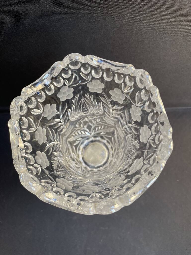 Polished and frosted molded crystal vase – Mid-20th century