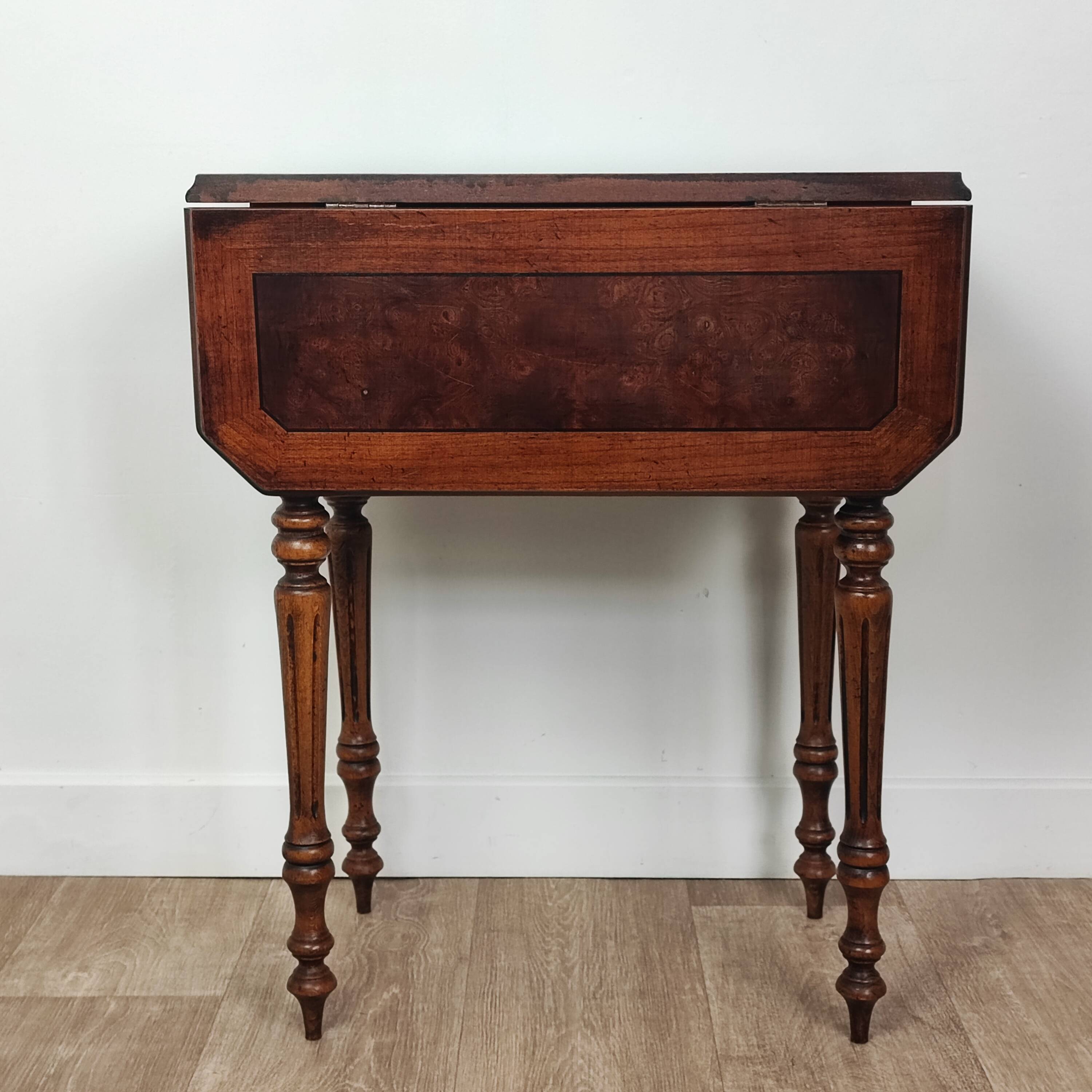 Table de chevet à rabats