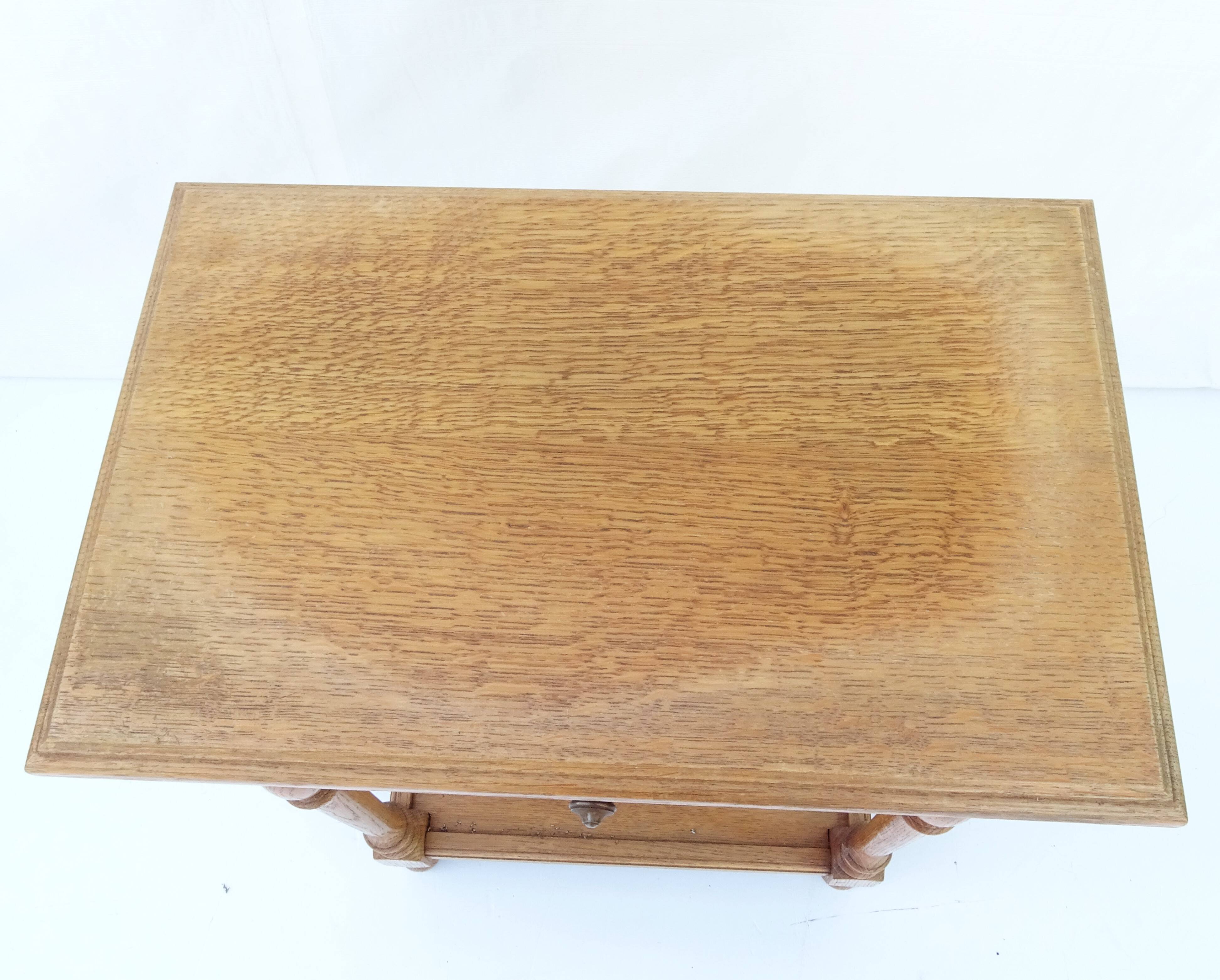 Console ou table d'appoint en bois massir teinté chêne clair