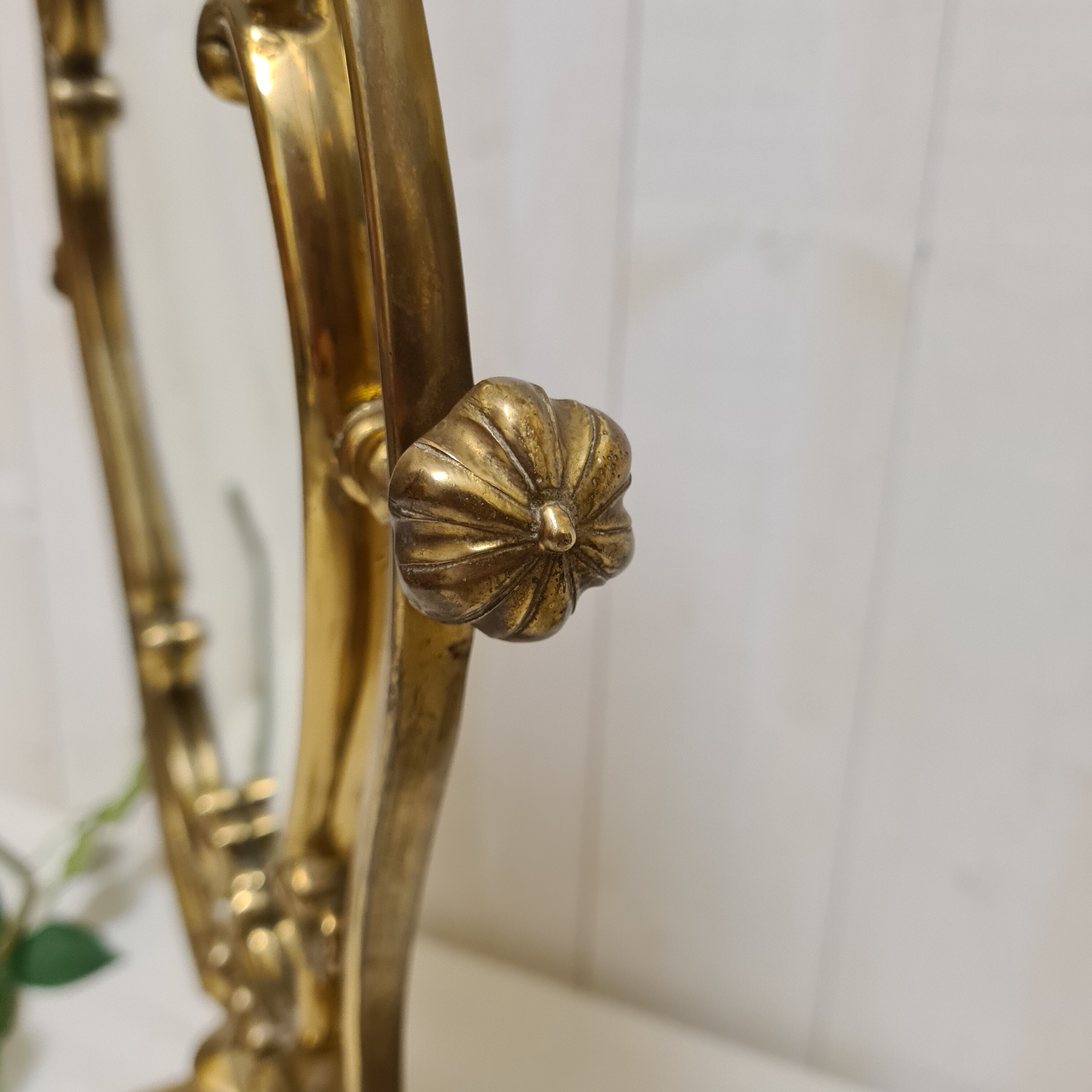 Golden mirror on swivel stand 36x50cm