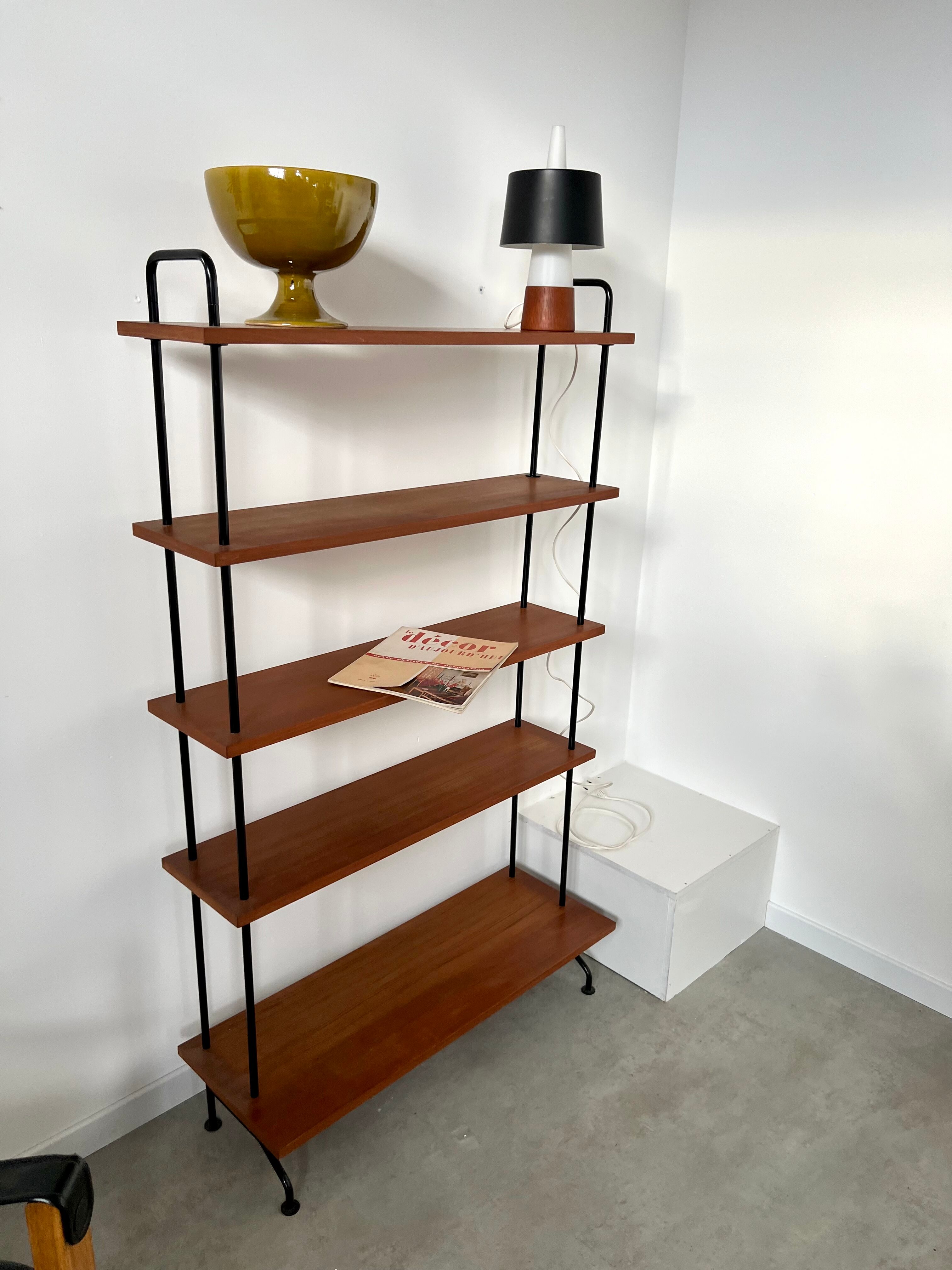 Ancienne étagère sur pied design scandinave années 50 , métal et bois vintage