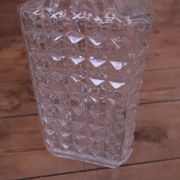 Ancienne carafe à whisky en verre taillé pointe de diamant, années 60