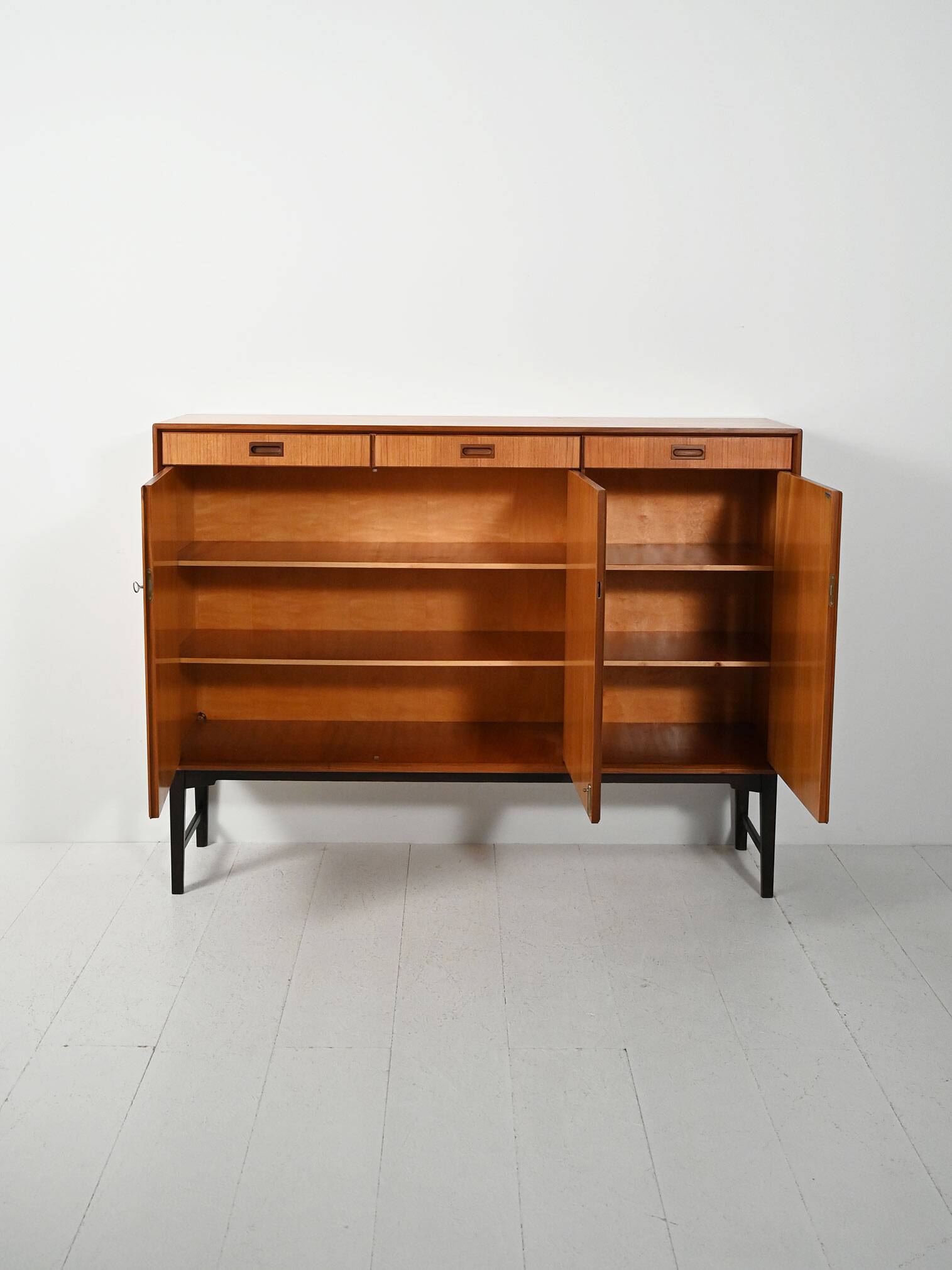 Buffet scandinave des années 1960-70 “Skaraborgs”