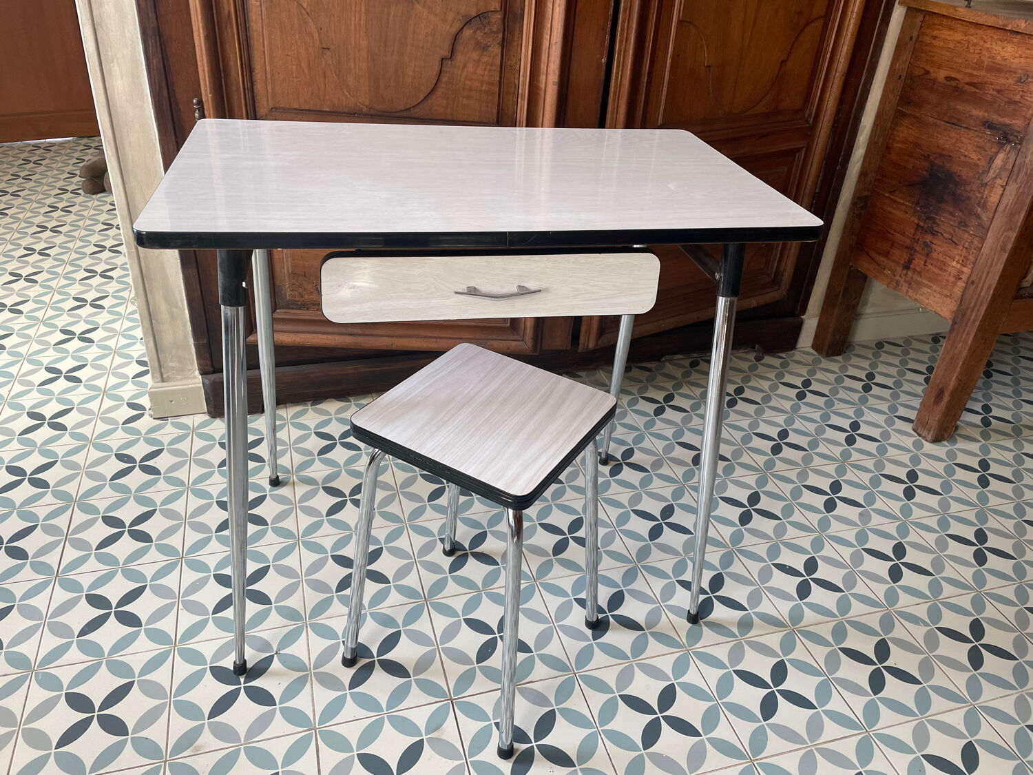 Formica table & stool