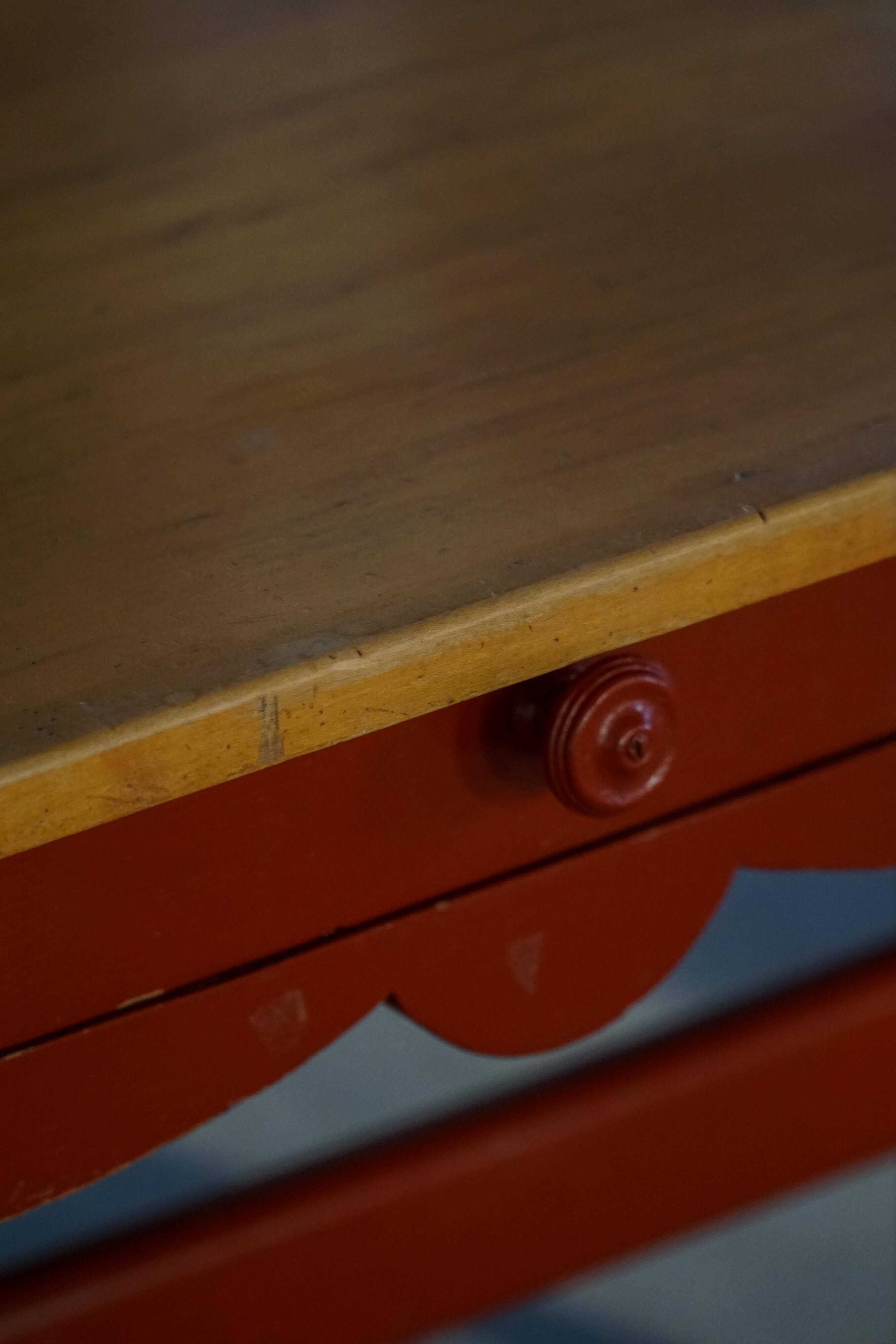 Scandinavian extendable table for writing or dining with a drawer, early 20th century.