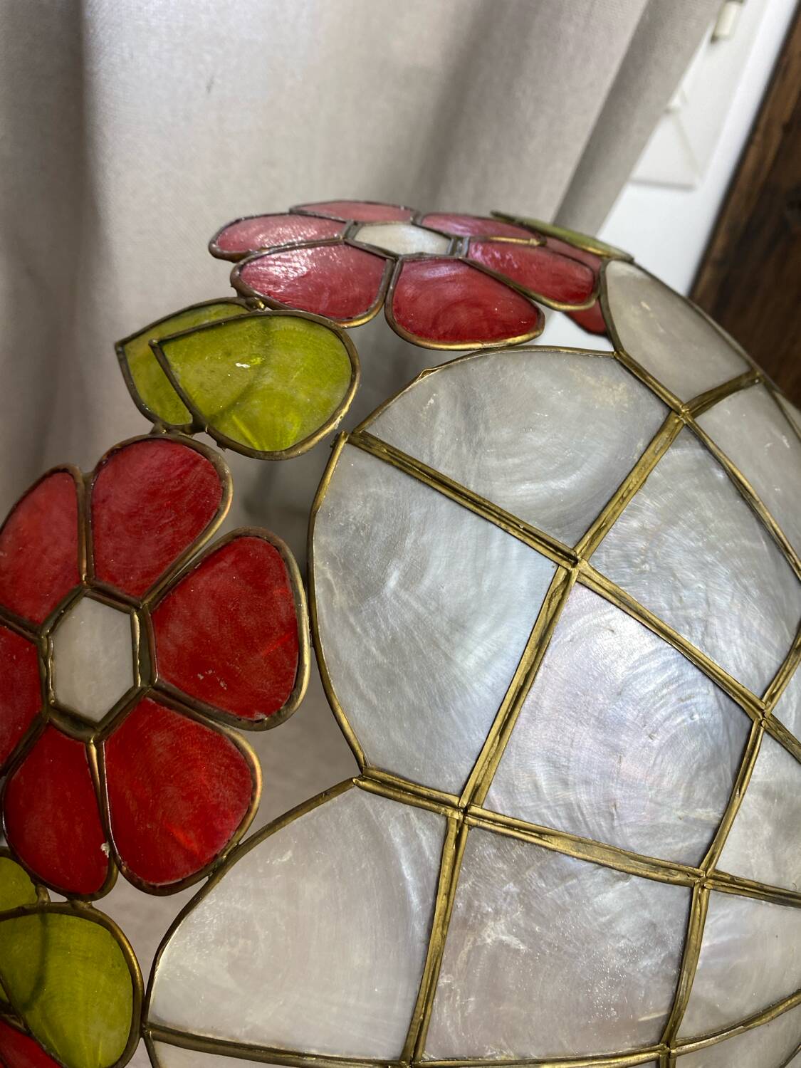 Vintage pendant light in mother-of-pearl and brass