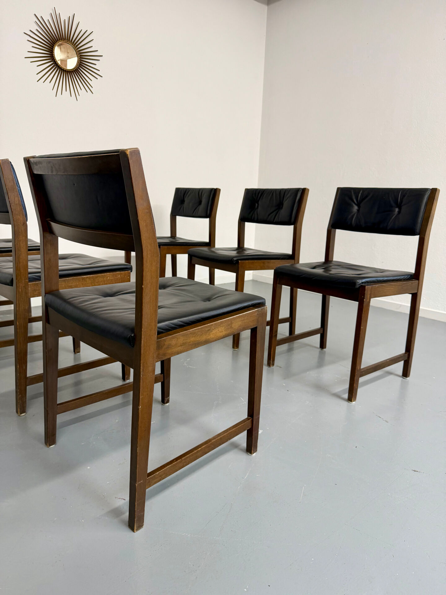 Lot of 6 Scandinavian design chairs in wood and black faux leather an70.