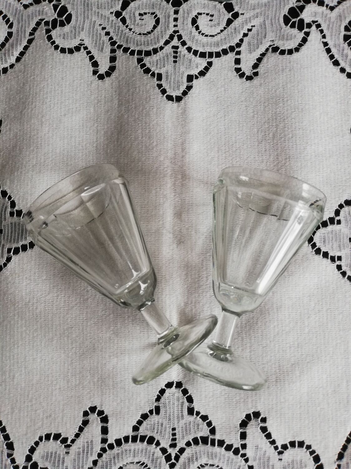 Suite of 9 old bistro wine glasses