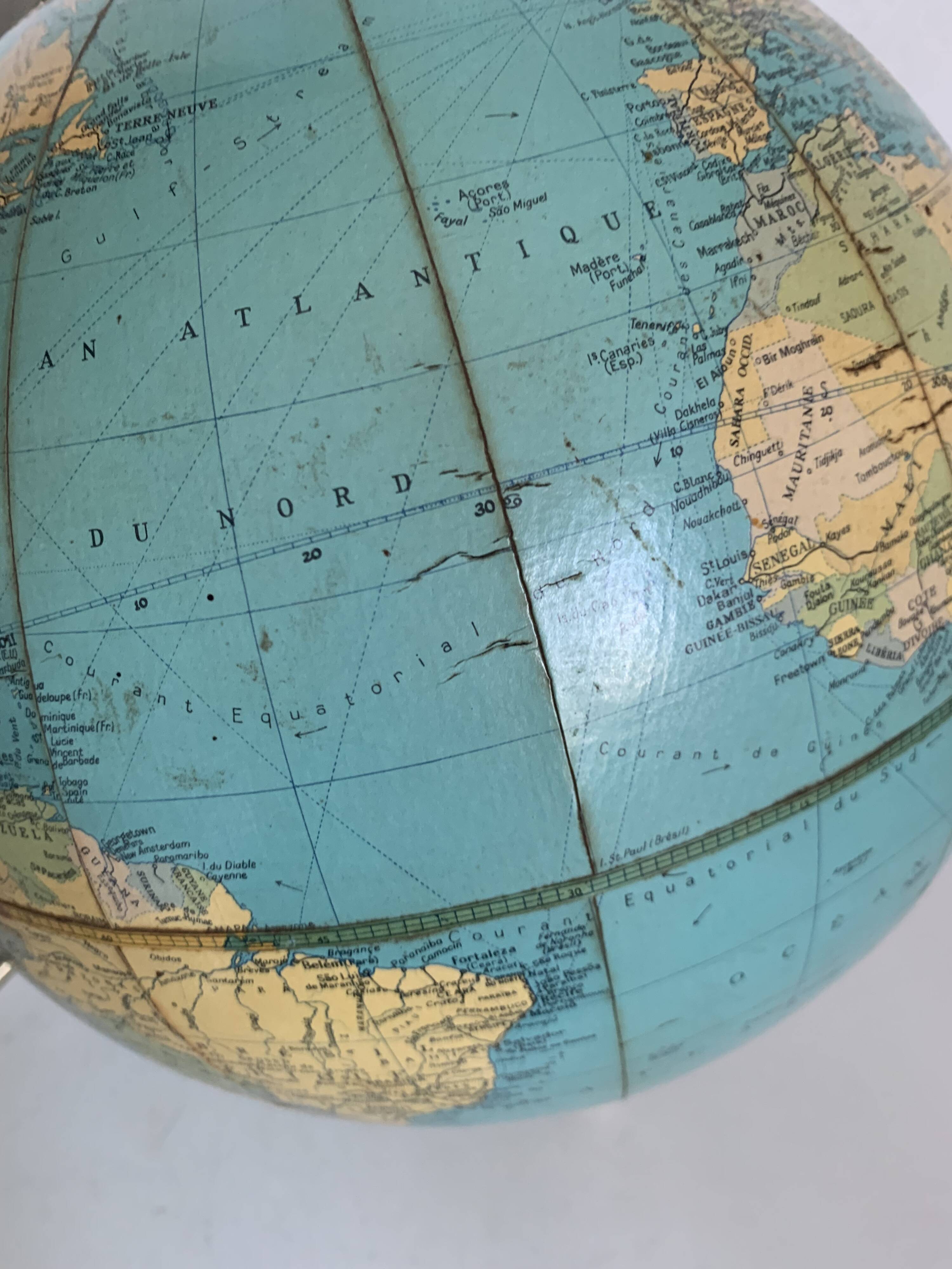 Vintage 1976 terrestrial tripod globe, Taride Philips Challenge world map -