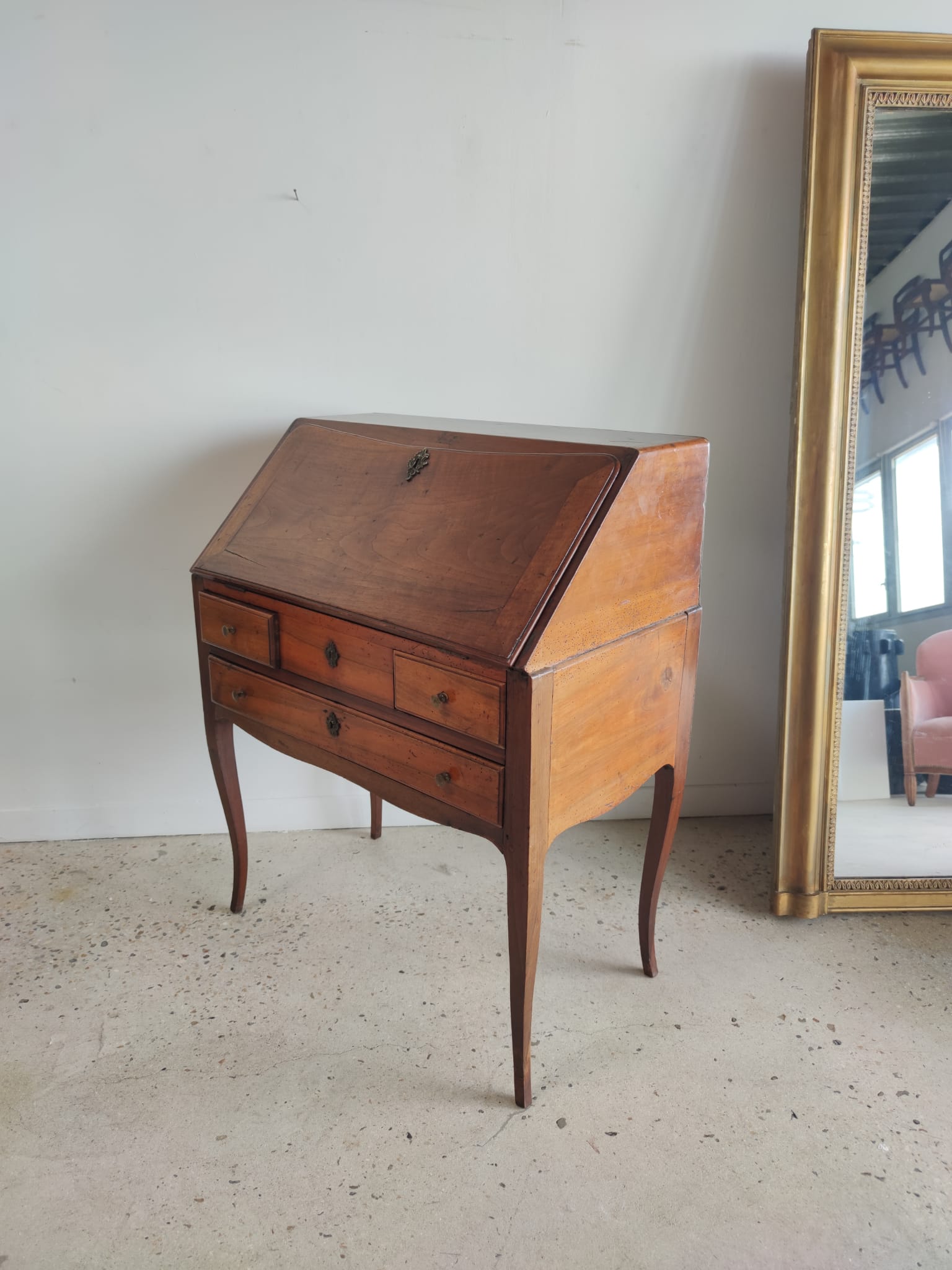 Bureau de pente en bois naturel