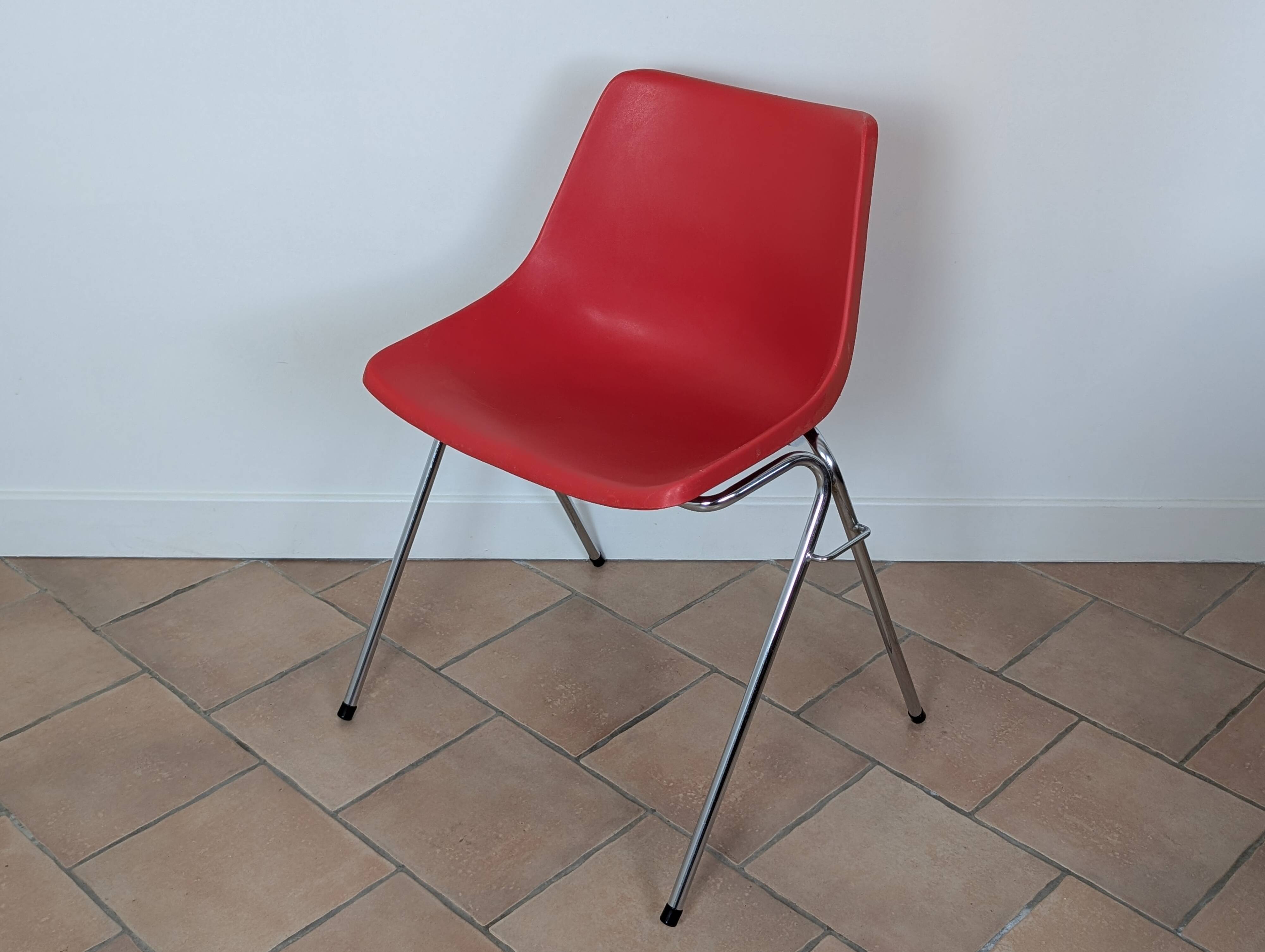 Lafargue L202 stackable chairs
