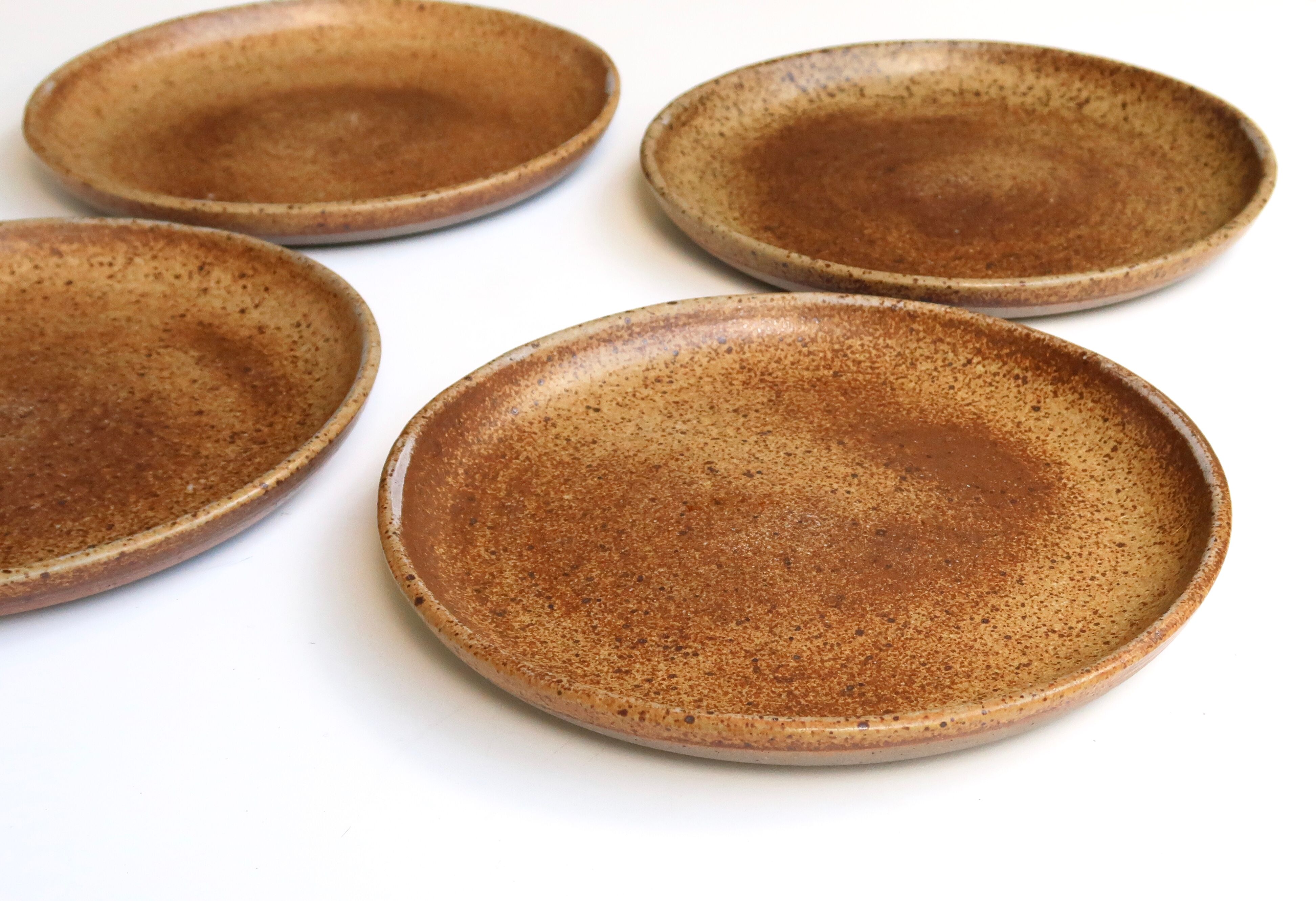 Set of 4 flat sandstone plates, 70s