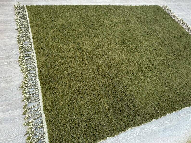 Tapis bérbere vert olive en laine taille 170cmx300cm