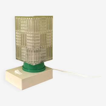 Lampe à poser en plastique