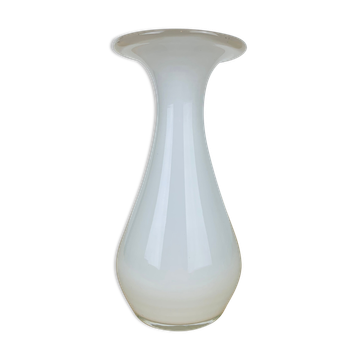 Tarnowiec flat neck vase in vintage white glass