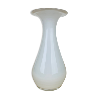 Tarnowiec flat neck vase in vintage white glass