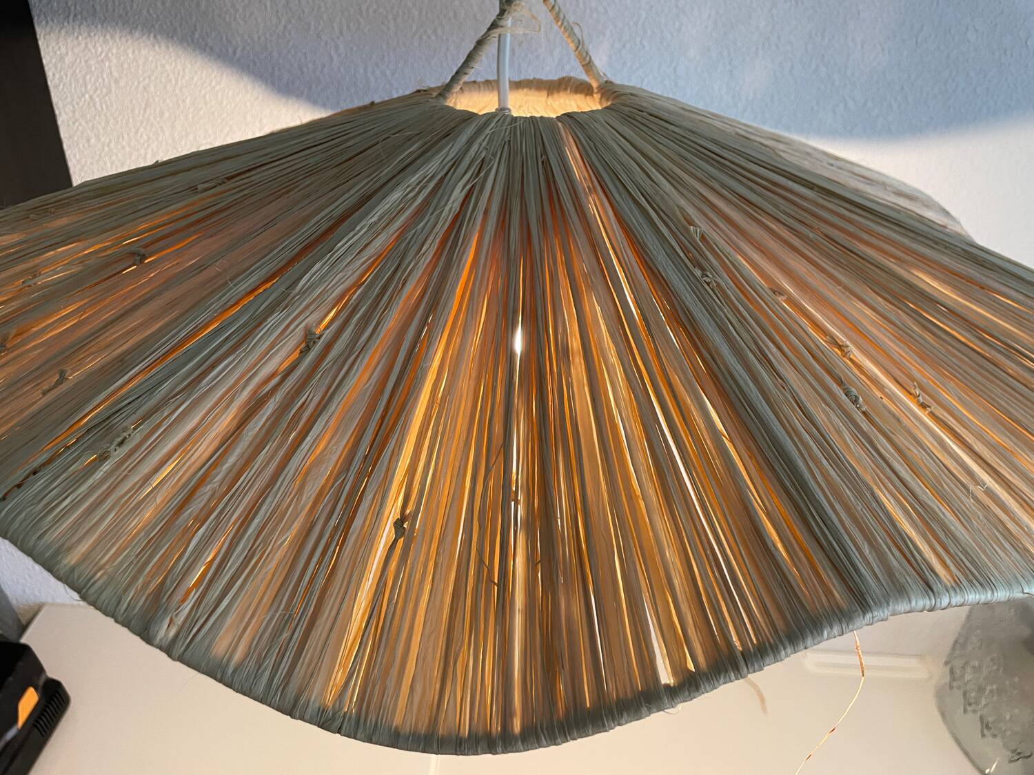 Parasol hanging raffia flower cup