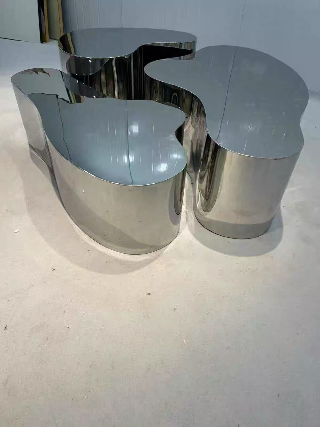 Table Basse Organique "Galet" – Finition Acier Brossé