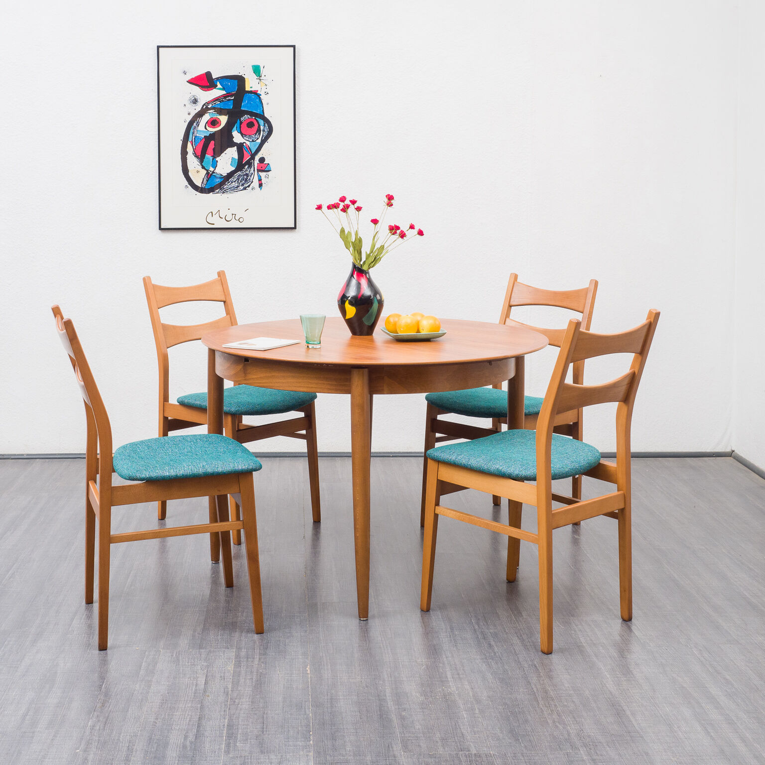 Round dining table, vintage, with extensions