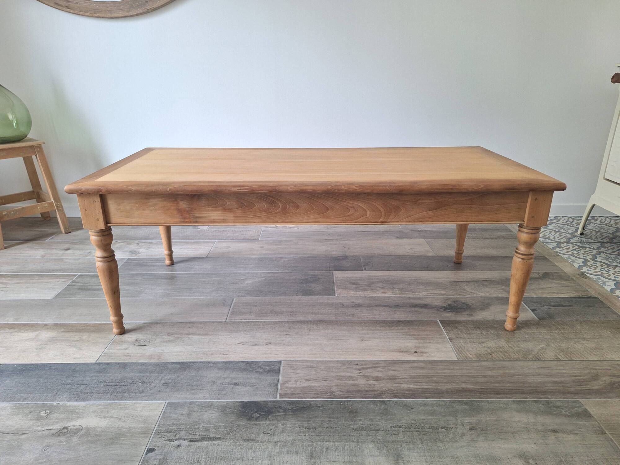 Farmhouse coffee table country style