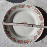 Set of 2 round porcelain dishes for starters.