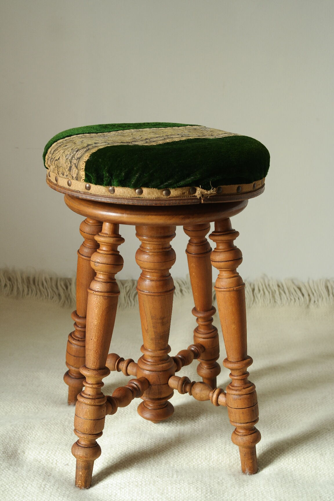 Napoleon III piano stool