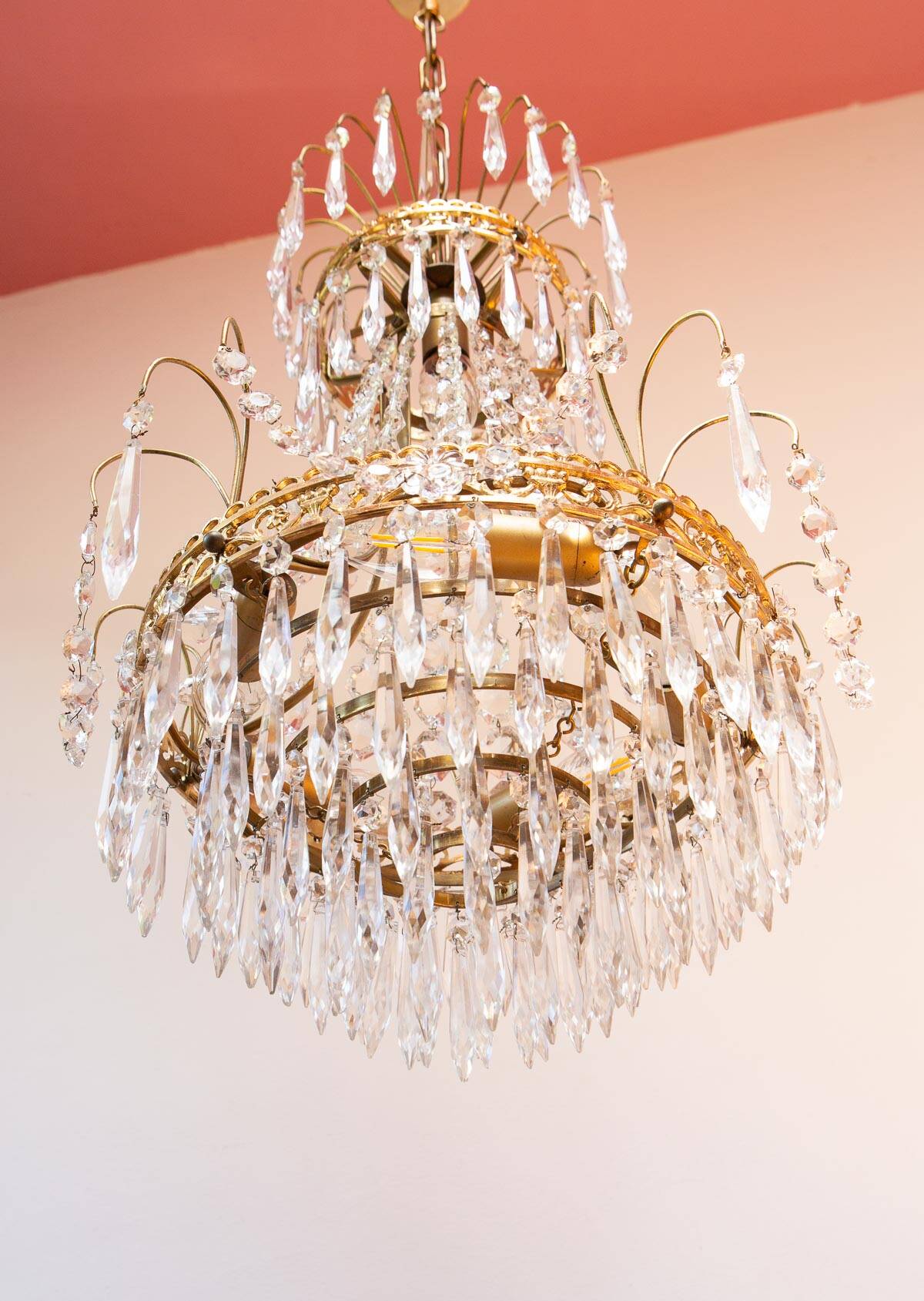 Swedish Gustavian style brass chandelier and 500 pendants circa 1960