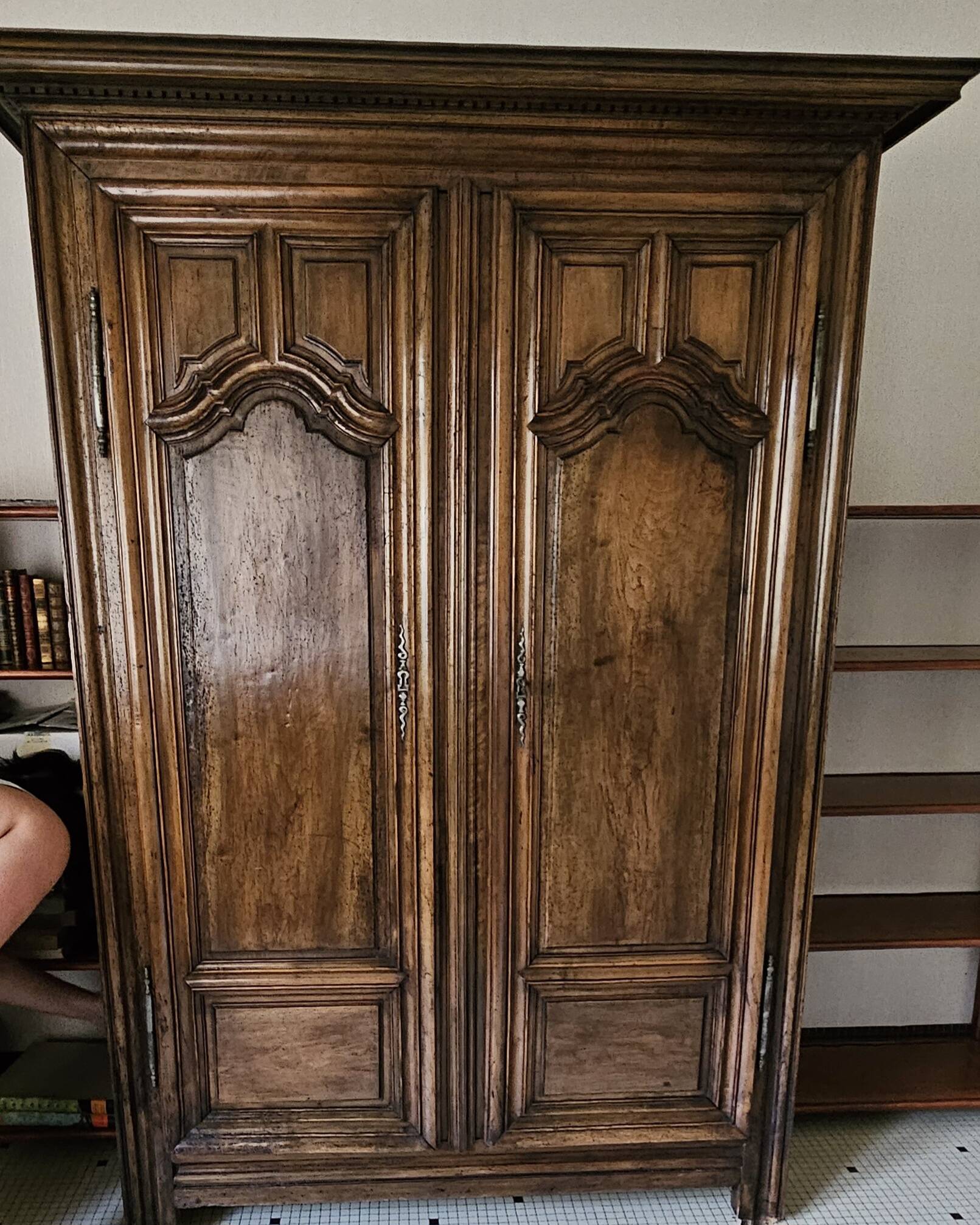 Old wardrobe with 3 shelves and small wardrobe