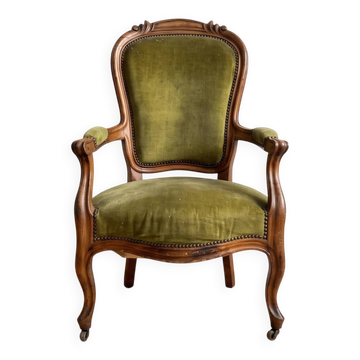 Fauteuil ancien en velours vert olive et bois sculpté