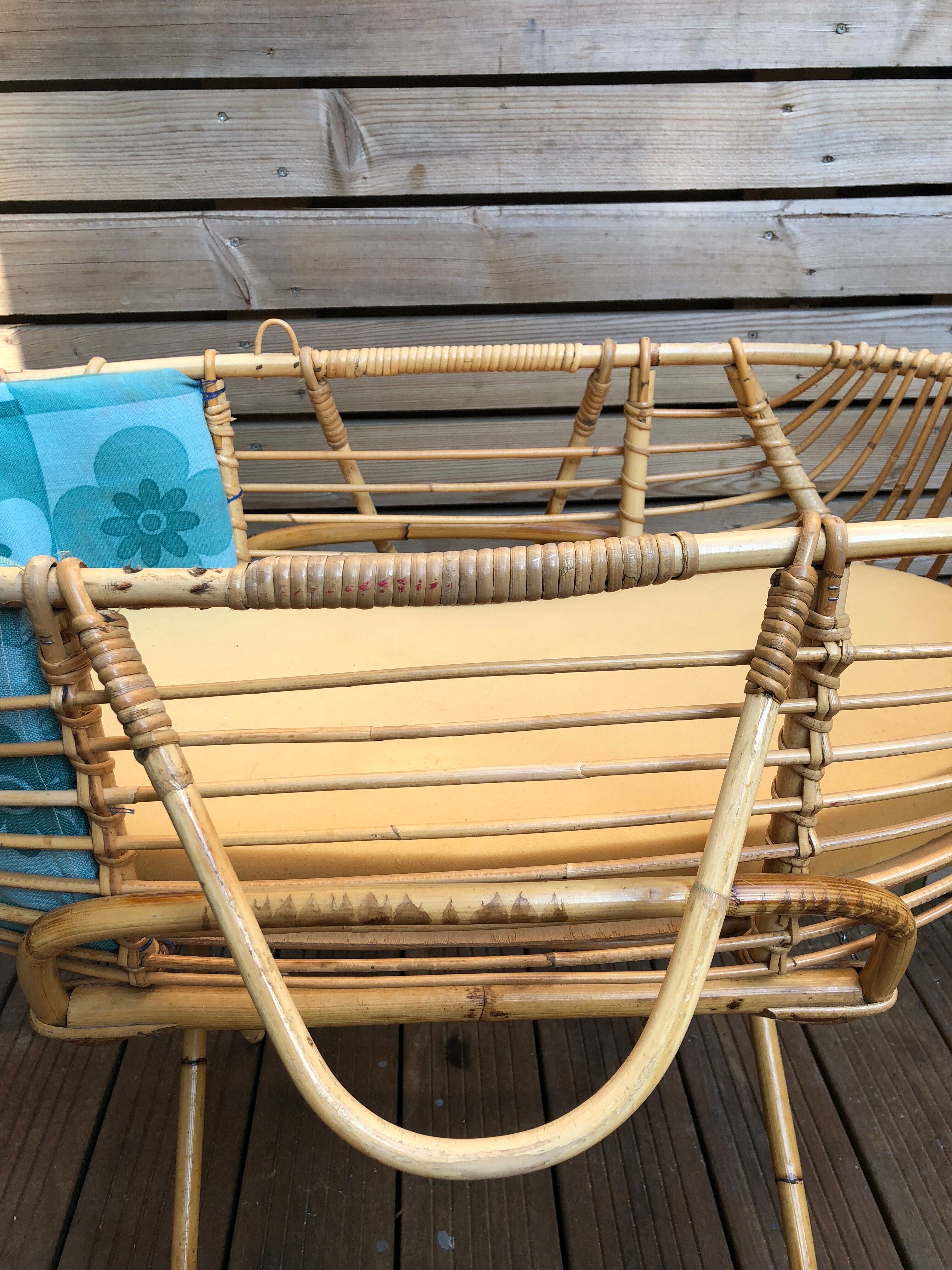 Wicker bassinet cradle