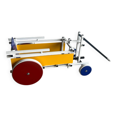 Chariot à bras De Stijl de style Rietveld en bois peint — cadre blanc avec accents rouges, bleus et jaunes