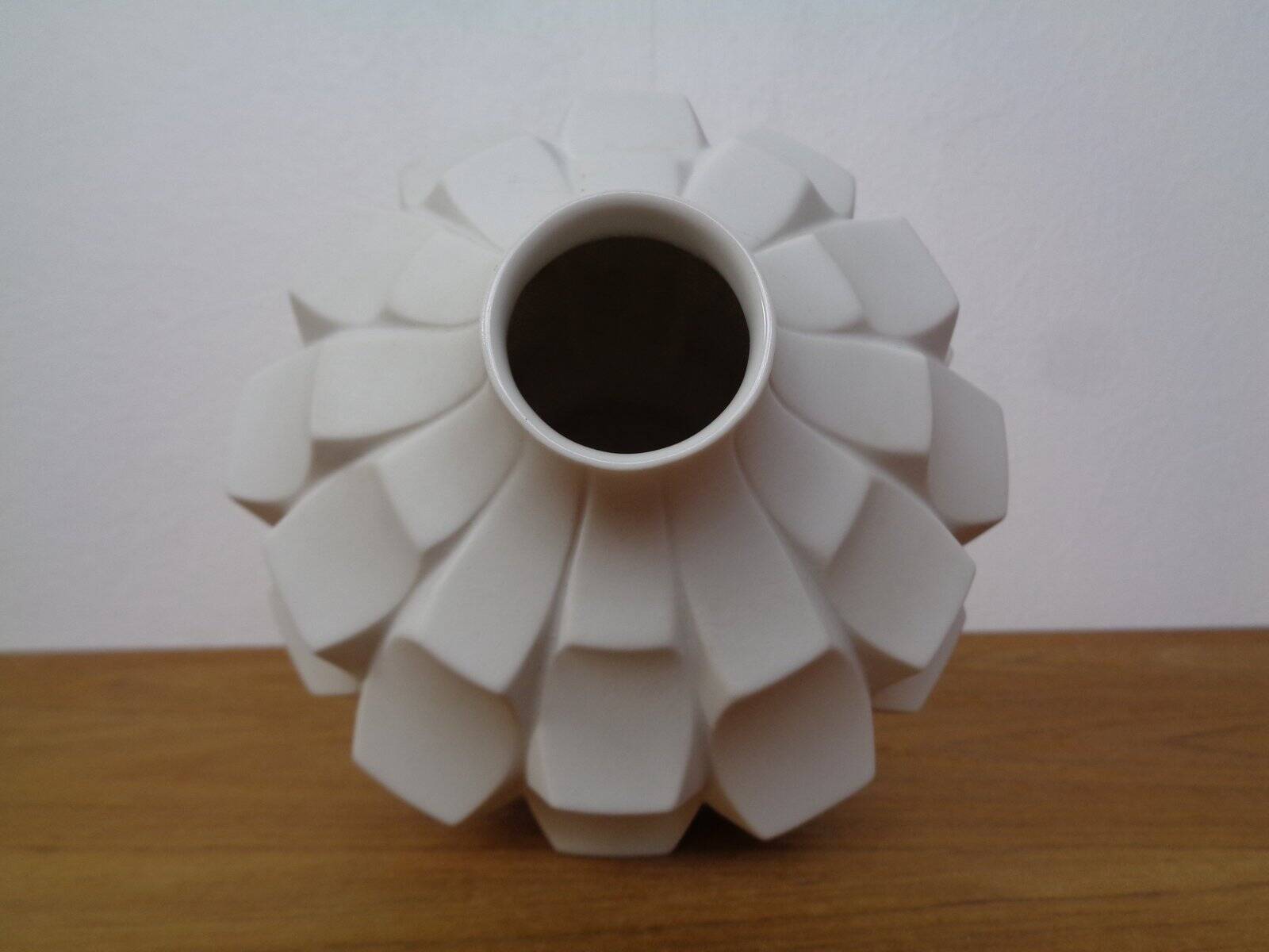 Mid-Century Artichoke Op Art Vase from Hutschenreuther, Germany, 1960s